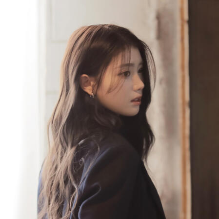 shen xiaoting looking wistful